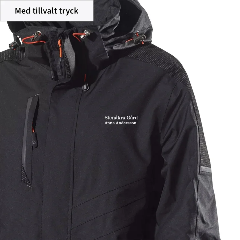 svart arbetsjacka med namn- och gårdsnamn fram tilltryck