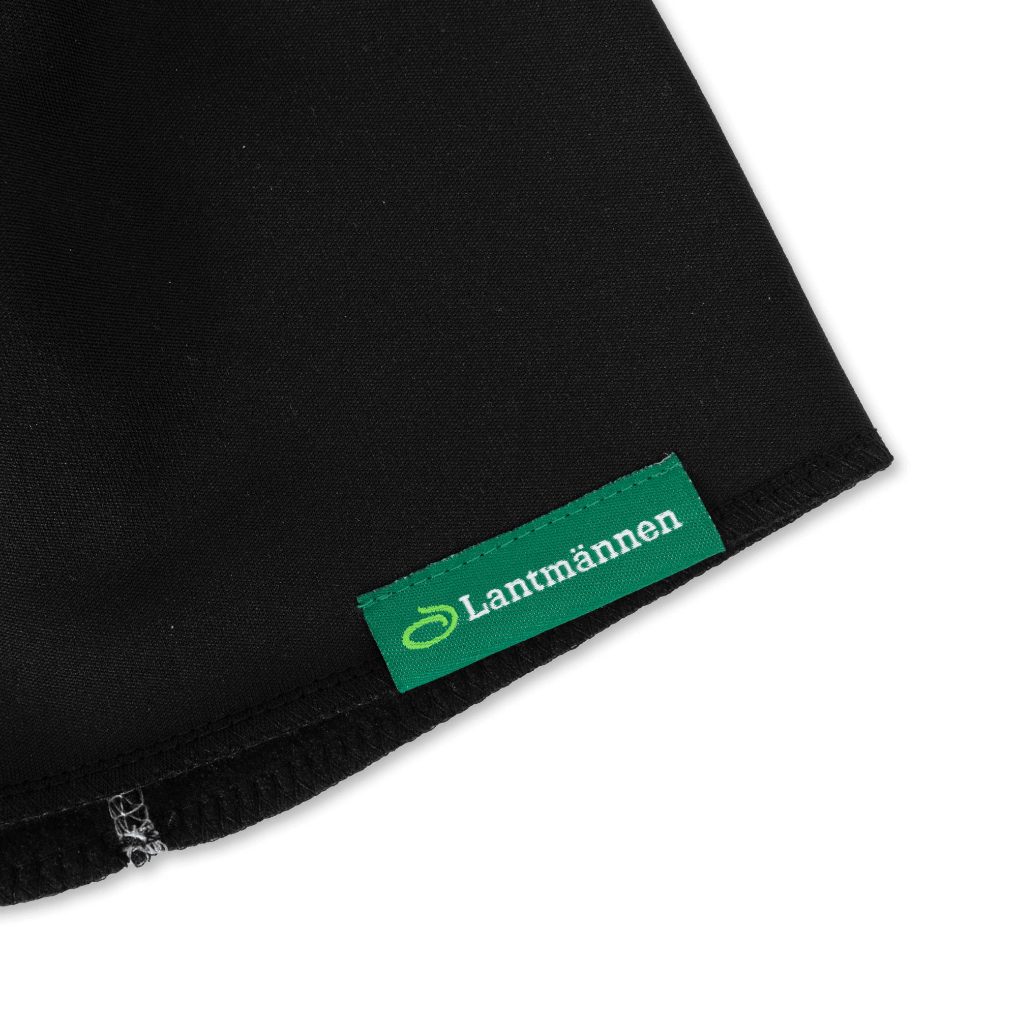 svart mössa med lantmännen logga närbild